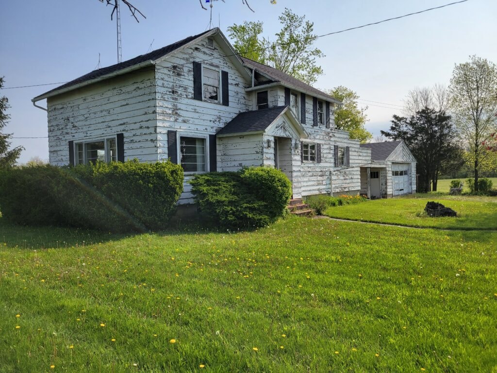 Completely remodeled home with new siding, roof, and windows — Arlington, Ohio