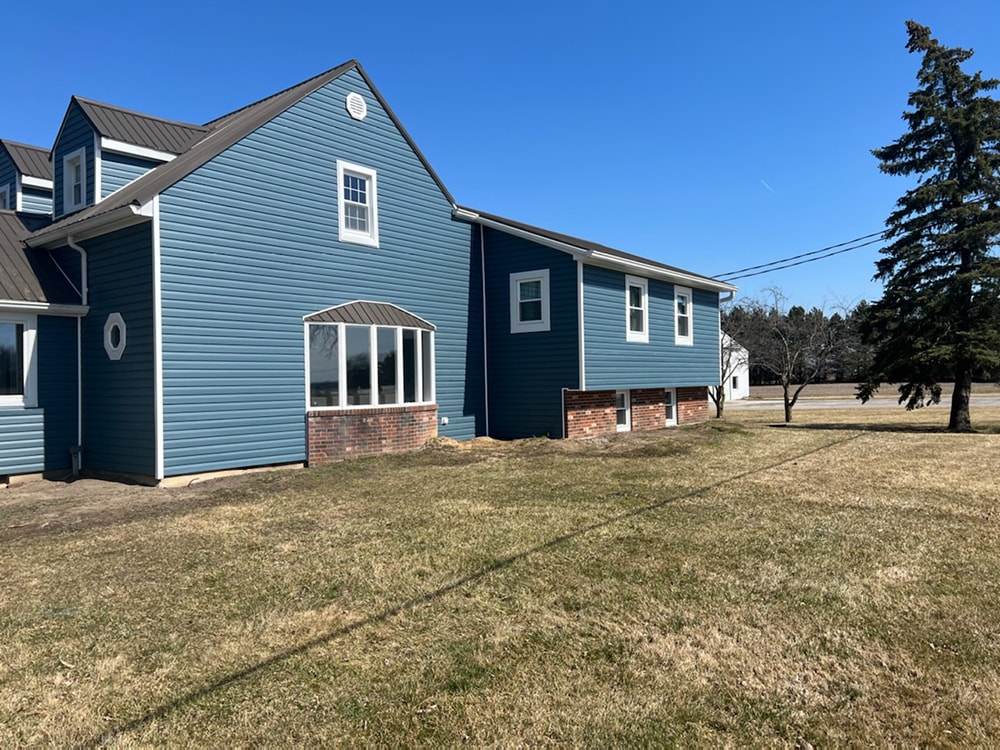 New siding Van Buren — siding-contractor6: exterior view of home with new siding, Van Buren, Ohio